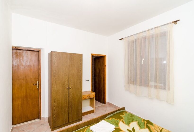 פנסיון Villa Peragić