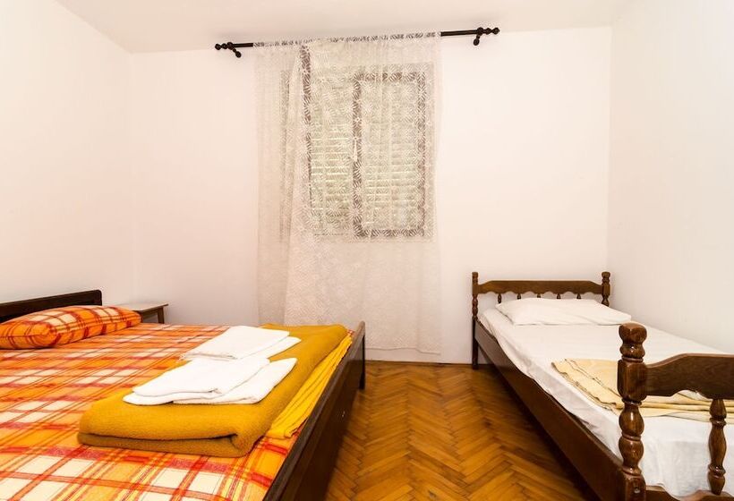 פנסיון Villa Peragić