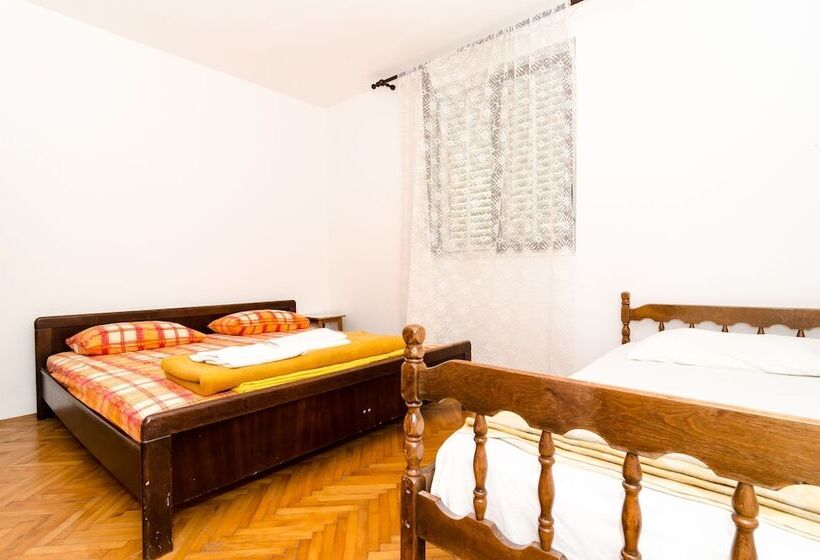 פנסיון Villa Peragić