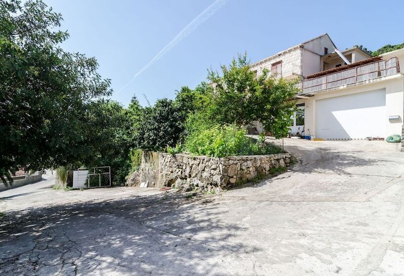 פנסיון Villa Peragić