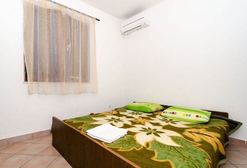 פנסיון Villa Peragić