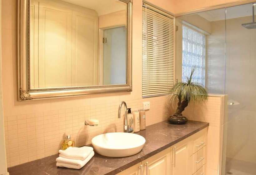 Professionally Cleaned 2bdr Villa, Great Location