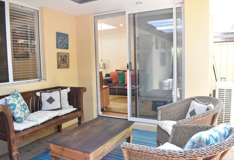 Professionally Cleaned 2bdr Villa, Great Location