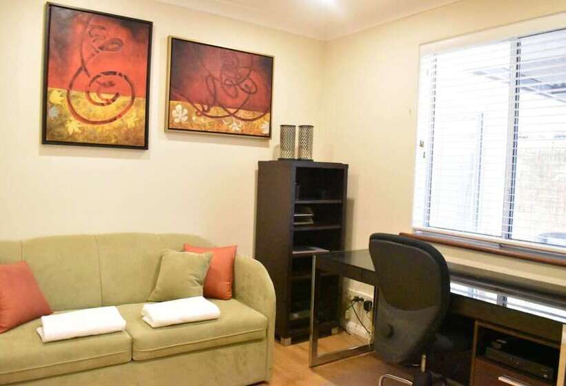 Professionally Cleaned 2bdr Villa, Great Location