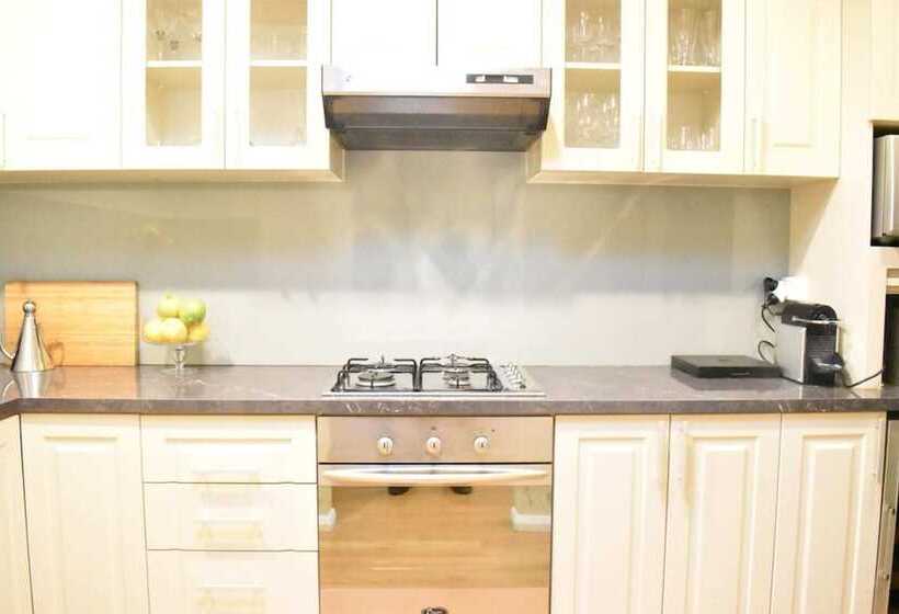 Professionally Cleaned 2bdr Villa, Great Location