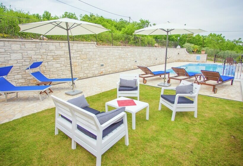 Relaxing Villa With Pool And Garden For Six Persons In Central Istria