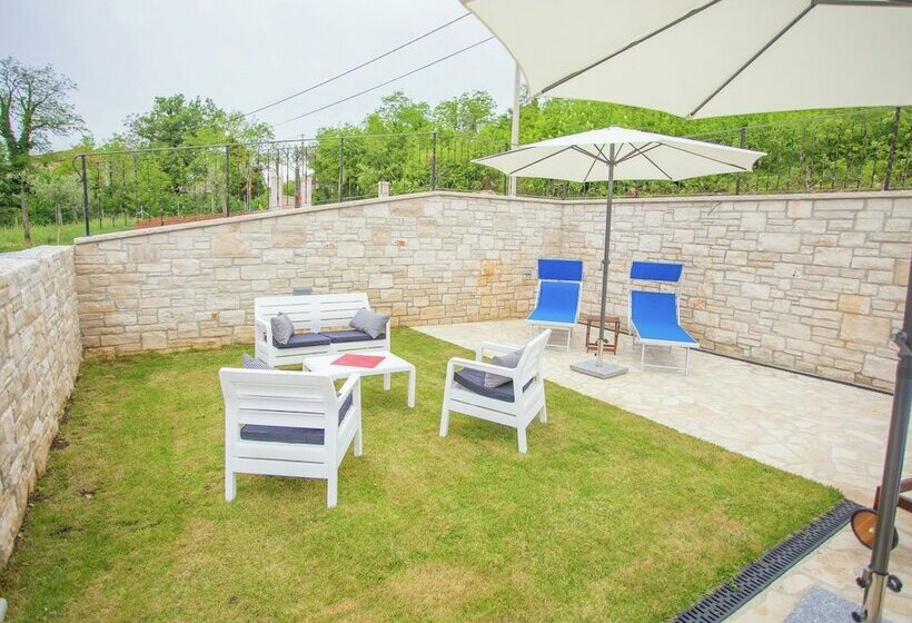 Relaxing Villa With Pool And Garden For Six Persons In Central Istria