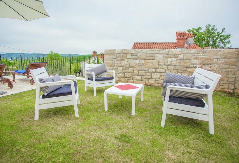 Relaxing Villa With Pool And Garden For Six Persons In Central Istria