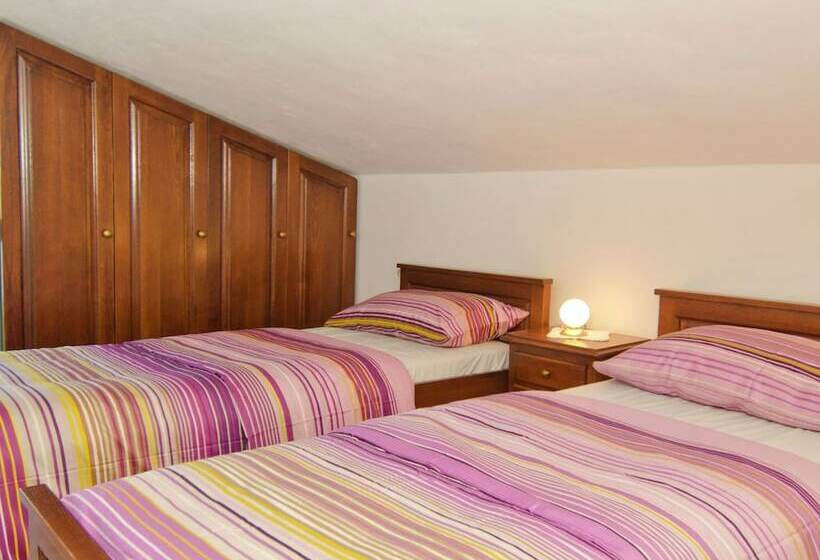 Relaxing Villa With Pool And Garden For Six Persons In Central Istria