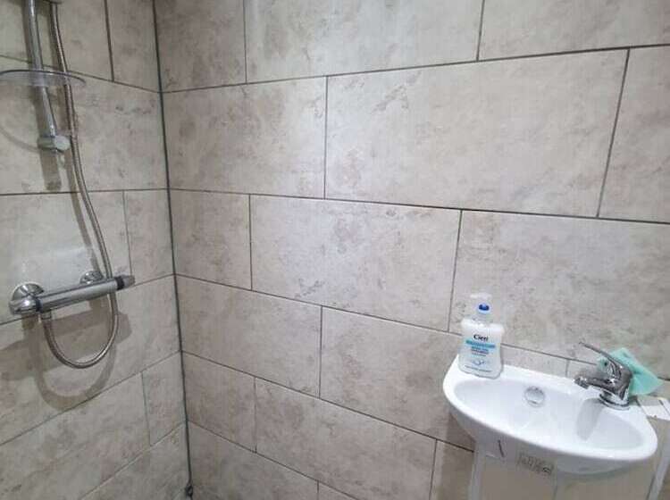 Резиденция Lovely 5 Bed House In Essex