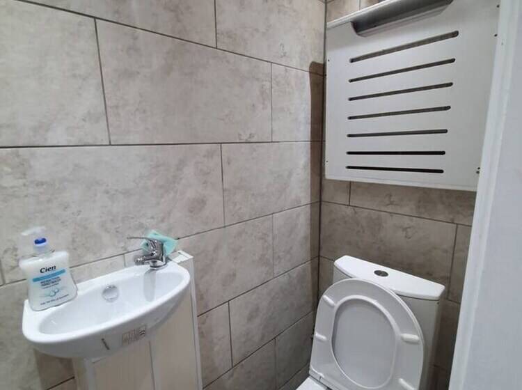 Резиденция Lovely 5 Bed House In Essex