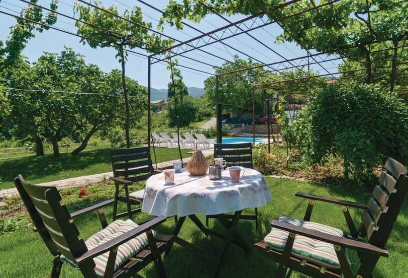 Residenz Sunflower House With A Pool And Large Garden