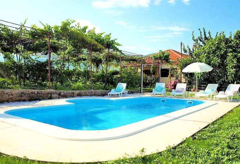 Residenz Sunflower House With A Pool And Large Garden