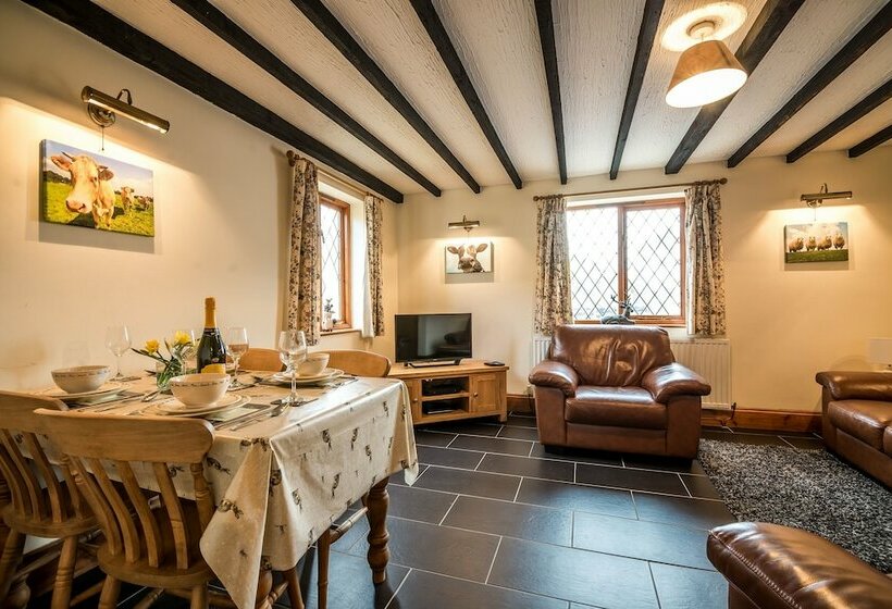 The Brambles  2 Bed Cottage  Llanteg