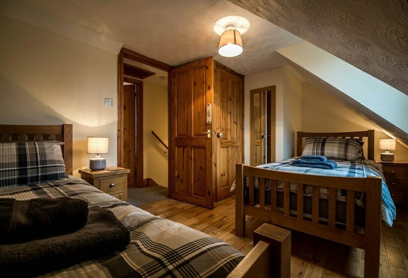 The Brambles  2 Bed Cottage  Llanteg