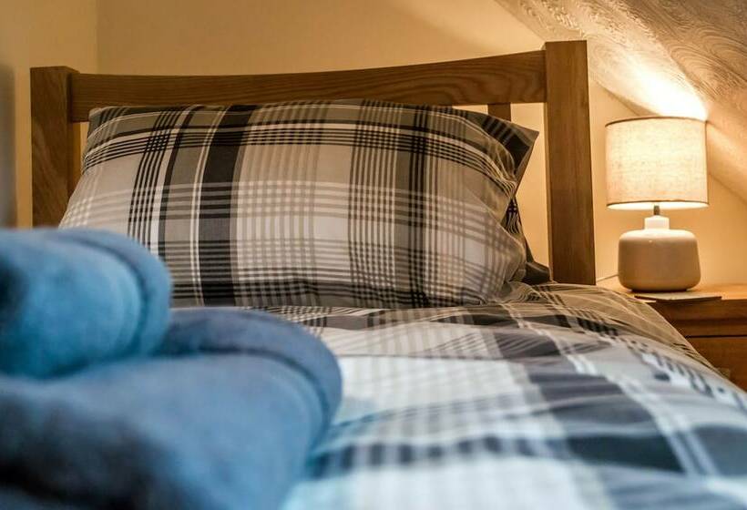 The Brambles  2 Bed Cottage  Llanteg