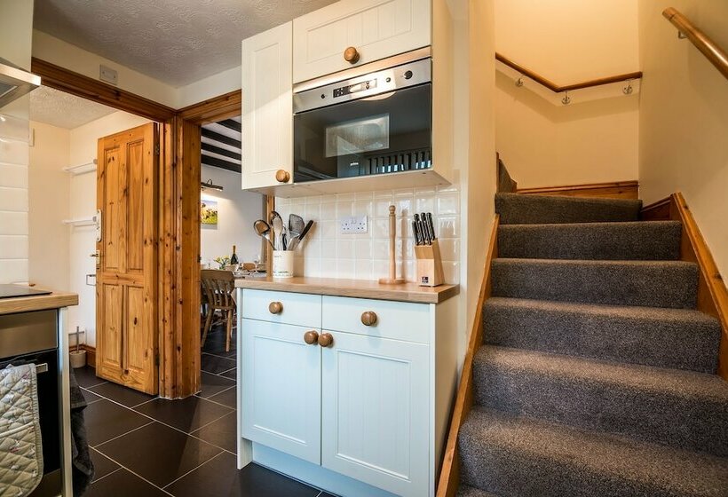 The Brambles  2 Bed Cottage  Llanteg