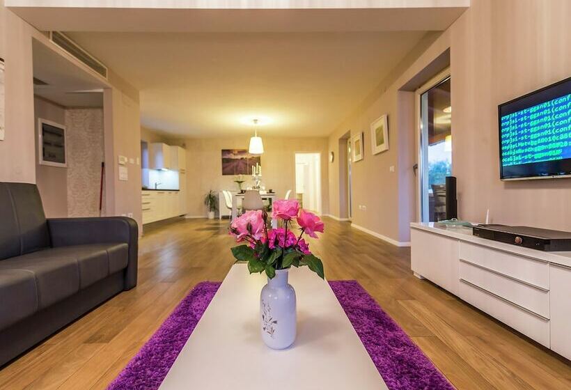 Villa Danelon Near City Of Poreč