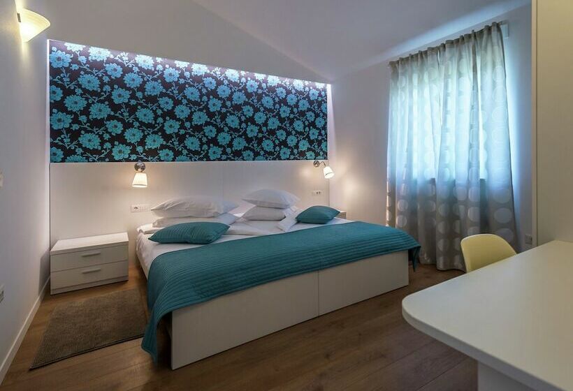 Villa Danelon Near City Of Poreč