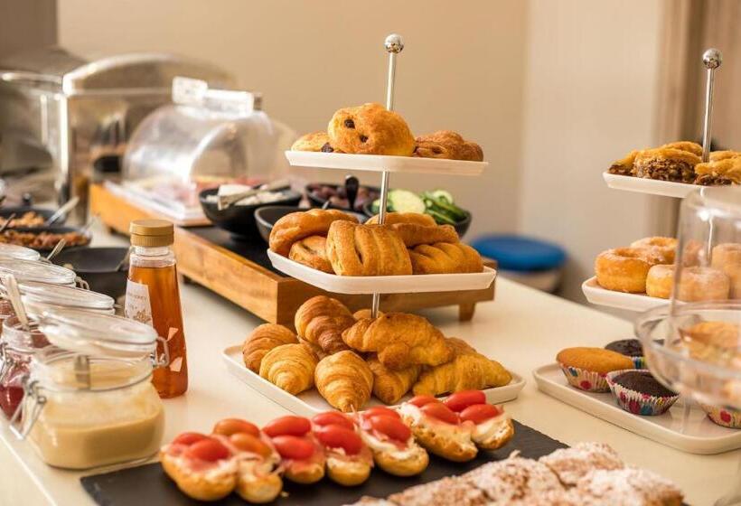 Atma Beach Rooms & Suites