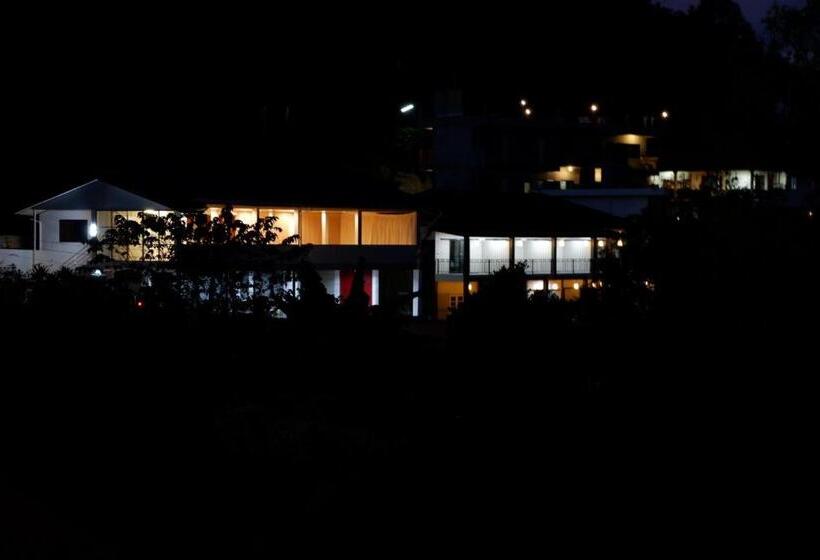 Отель Ama Maesalong