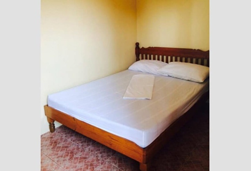 فندق Canoe Beach Resort