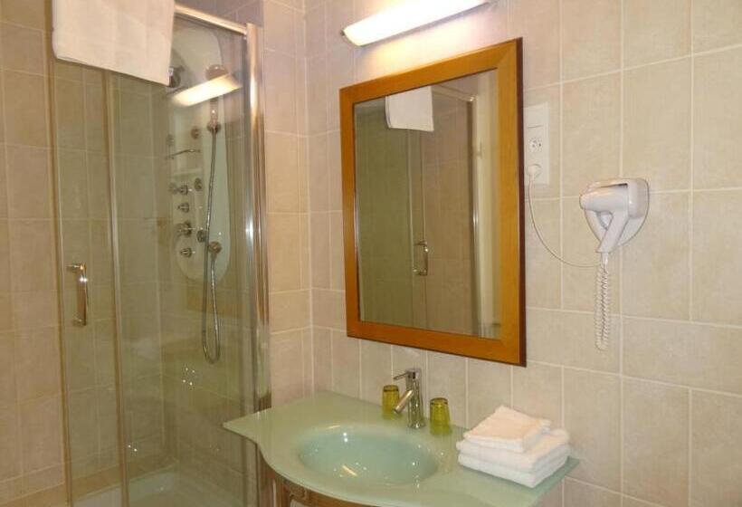 Отель Les Wyllos