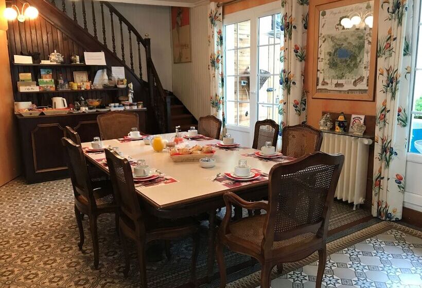 Отель Les Wyllos