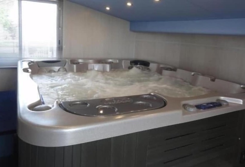 Отель Les Wyllos