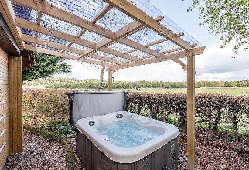 בית מלון כפרי Redlands Country Lodge Log Cabin Apartments & Weebothy