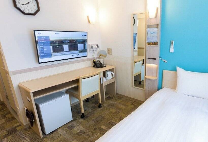 Отель Toyoko Inn Kobe Sannomiya-eki Shiyakusho Mae