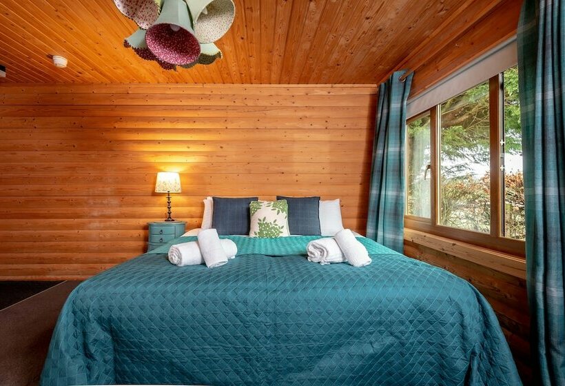 هتل Redlands Country Lodge Log Cabin Apartments & Weebothy