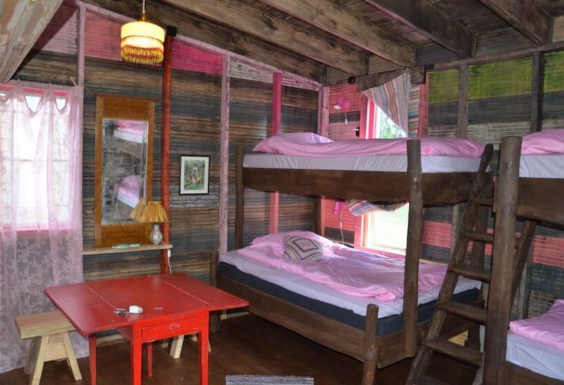 리조트 Fide äventyrsby & Camping