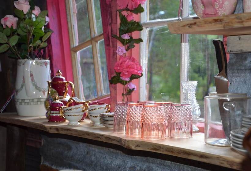 리조트 Fide äventyrsby & Camping