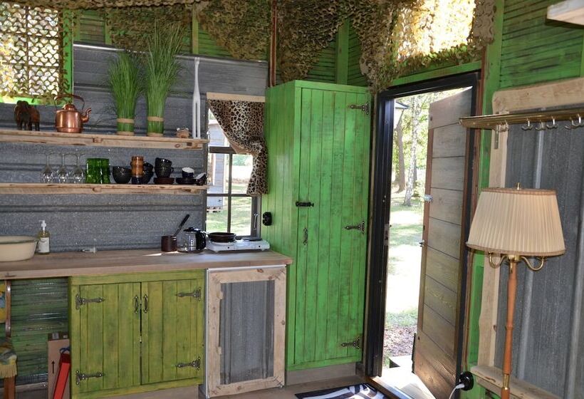 리조트 Fide äventyrsby & Camping