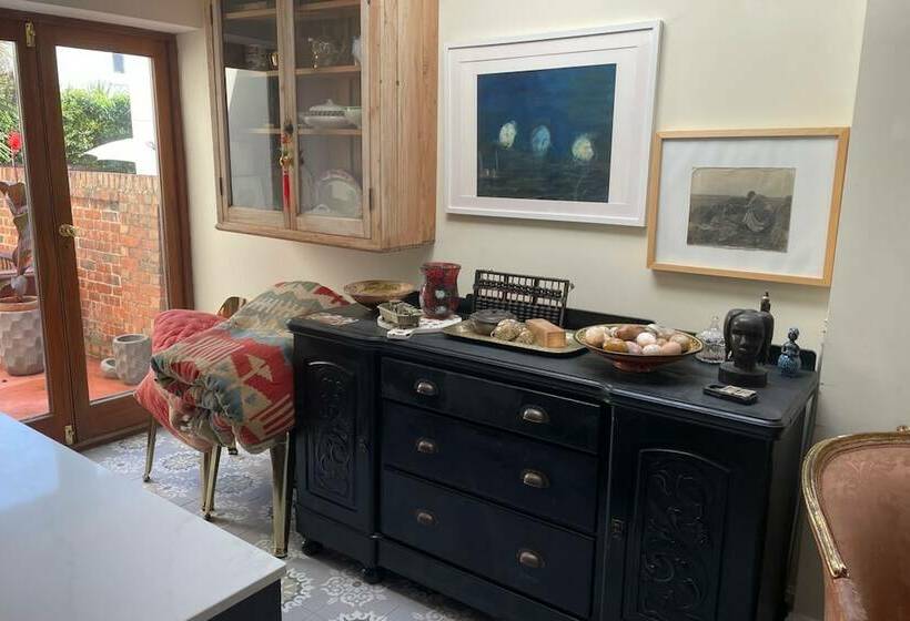 Townhouse Full Of Character In Vibrant Seven Dials