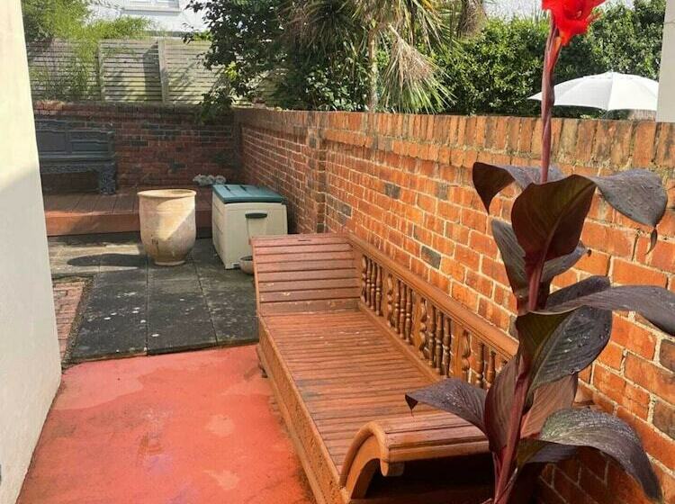 Townhouse Full Of Character In Vibrant Seven Dials