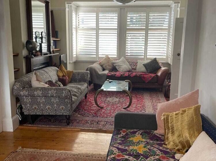 Townhouse Full Of Character In Vibrant Seven Dials