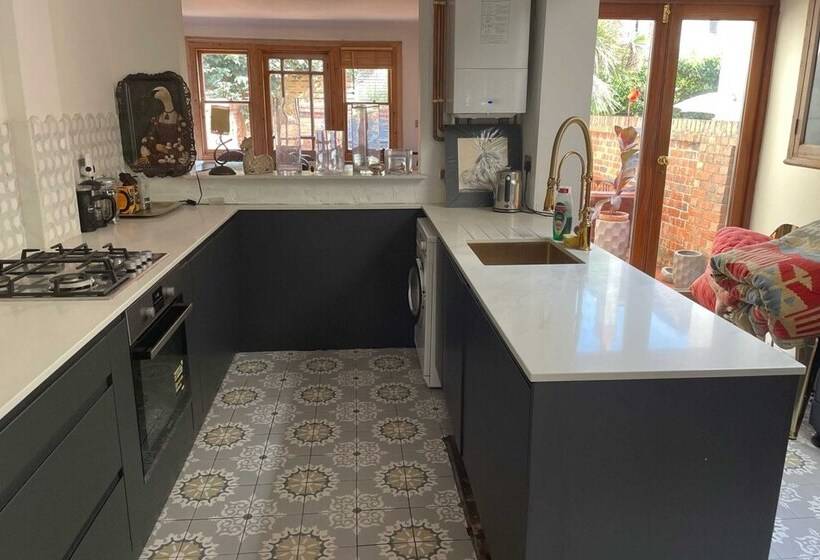 Townhouse Full Of Character In Vibrant Seven Dials