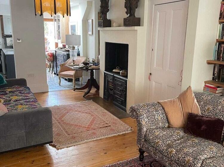 Townhouse Full Of Character In Vibrant Seven Dials