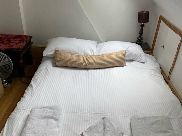 Townhouse Full Of Character In Vibrant Seven Dials