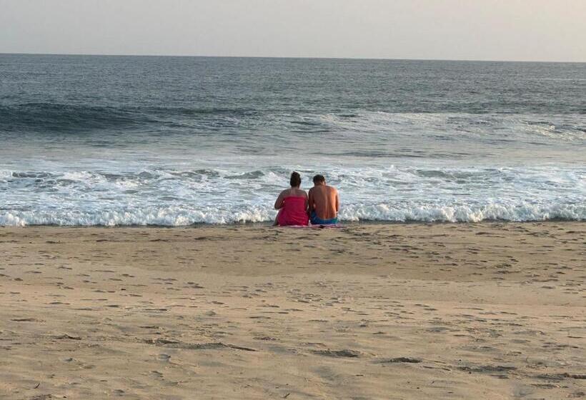 مبيت وإفطار Beachfront Paradise Boutique