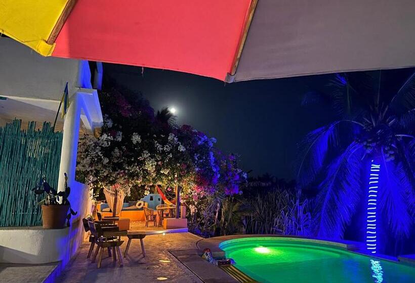 مبيت وإفطار Beachfront Paradise Boutique