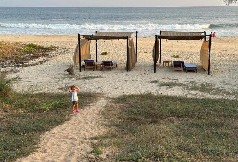 مبيت وإفطار Beachfront Paradise Boutique