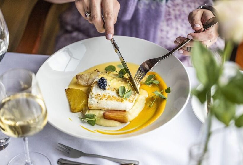 Finnøy Bryggehotell   By Classic Norway Hotels