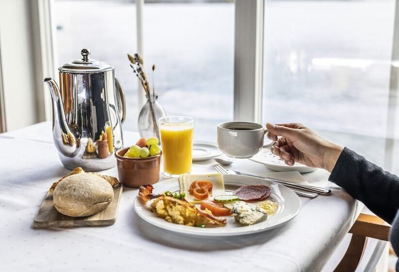 Finnøy Bryggehotell   By Classic Norway Hotels