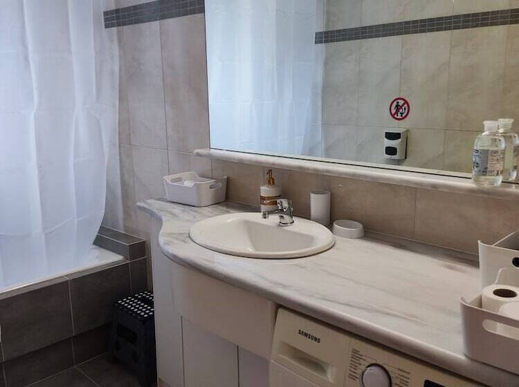 ホテル A&j Apartments Or Rooms Athens Airport