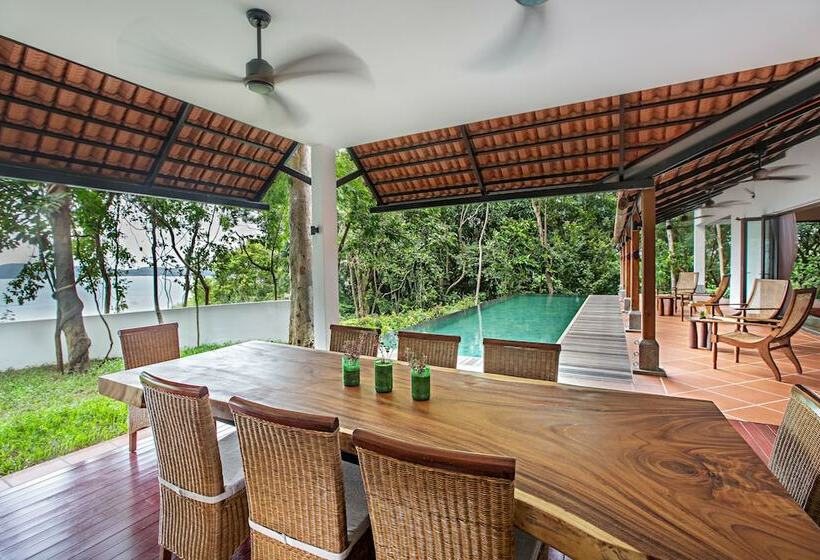 בית מלון כפרי Ambong Pool Villas