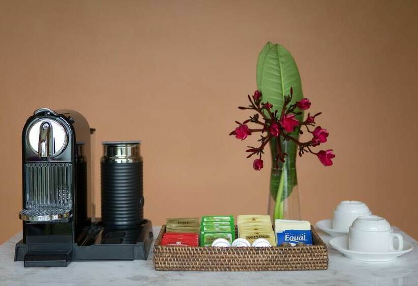 בית מלון כפרי Ambong Pool Villas