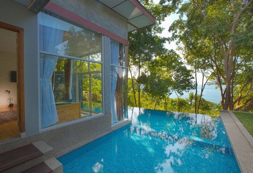 בית מלון כפרי Ambong Pool Villas